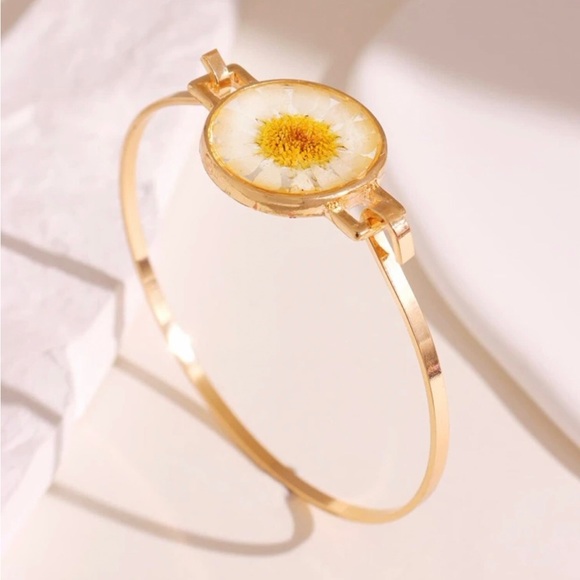 “Darling Daisy” Genuine Pressed Preserved Dried Gold Flower Floral Summer Bangle - Picture 3 of 13